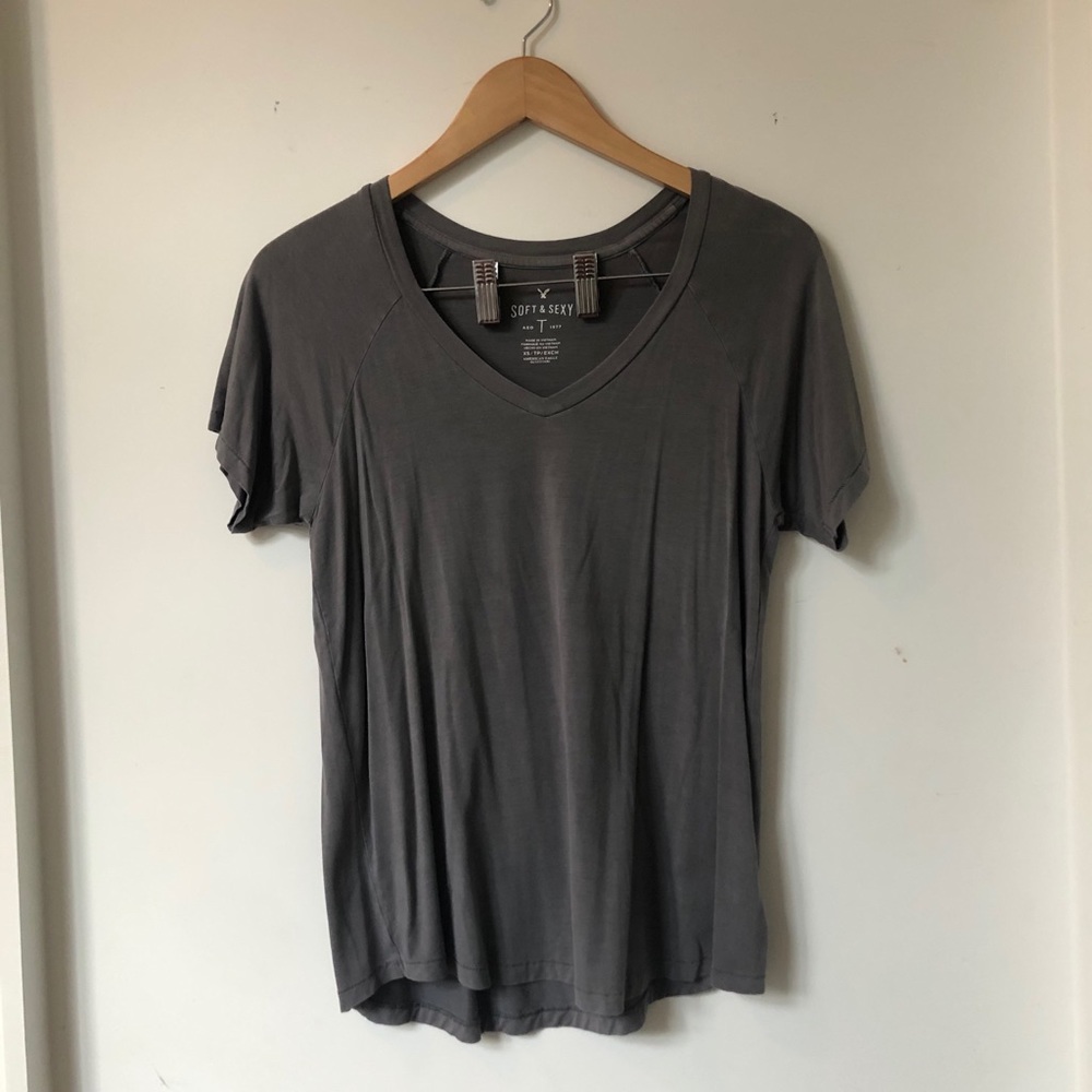 AE V-Neck Tee